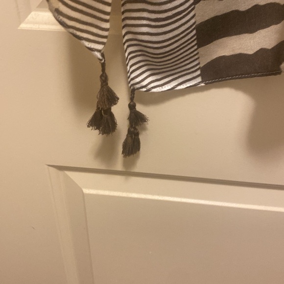 Beautiful brown and tan Zebra print tan and brown kimono!  Has side slits! - Picture 3 of 7